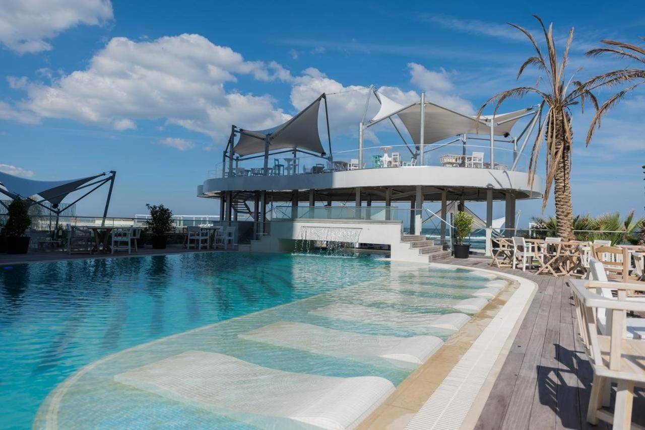 White Tower Mamaia Prestige Apartments Exterior photo